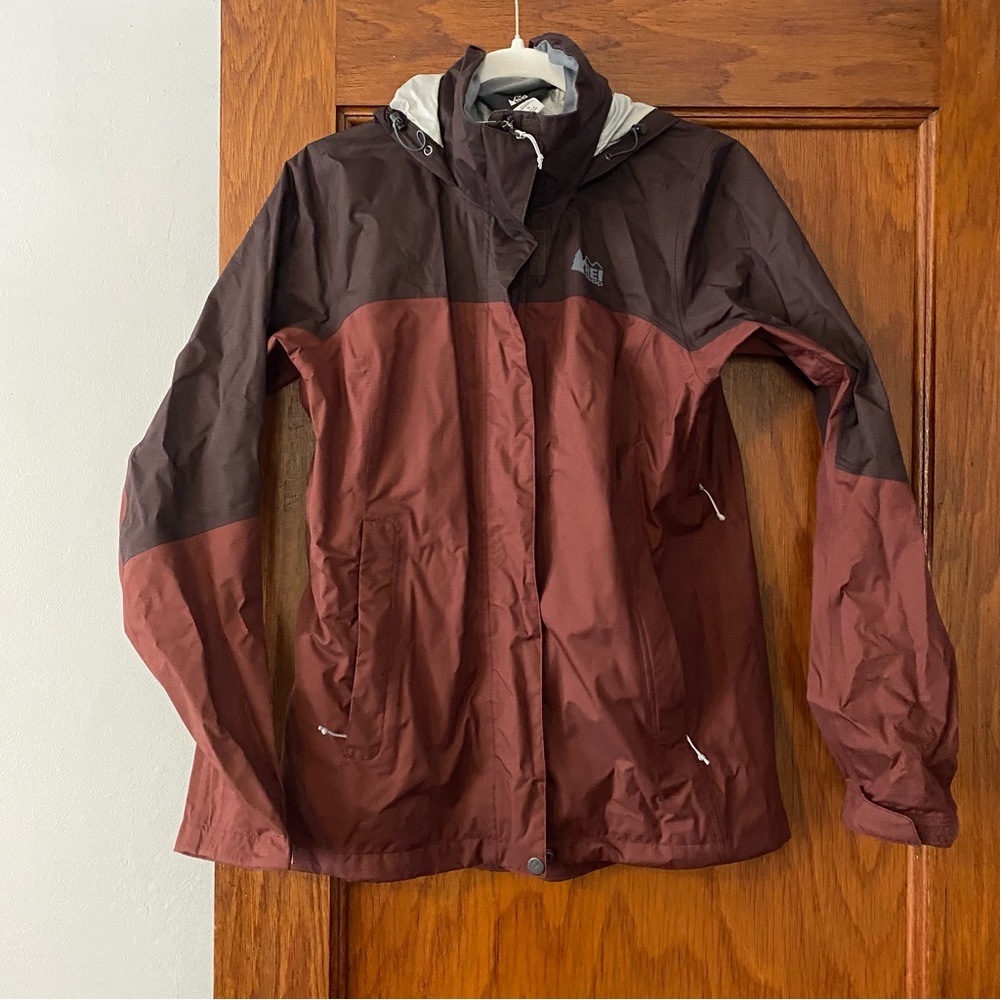 BARELY WORN REI COOP RAIN JACKET ☔️